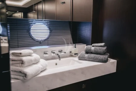 Charter Sunseeker Mowana - Navis Marine