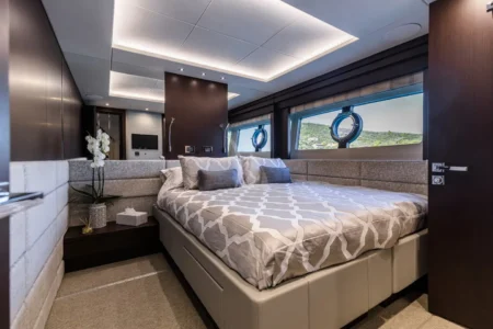 Charter Sunseeker Mowana - Navis Marine
