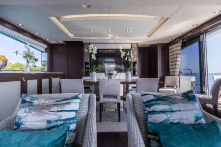 Charter Sunseeker Mowana - Navis Marine