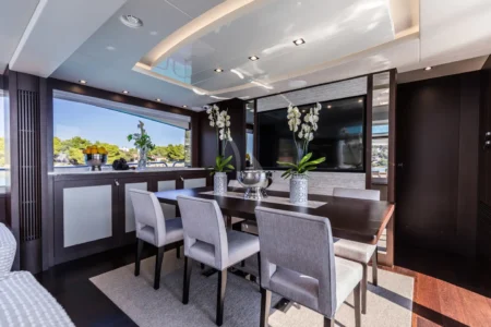 Charter Sunseeker Mowana - Navis Marine