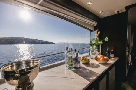 Charter Sunseeker Mowana - Navis Marine