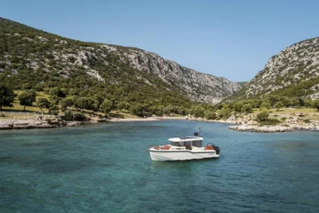 Dromeas Yachts D28 SUV - Navis Marine