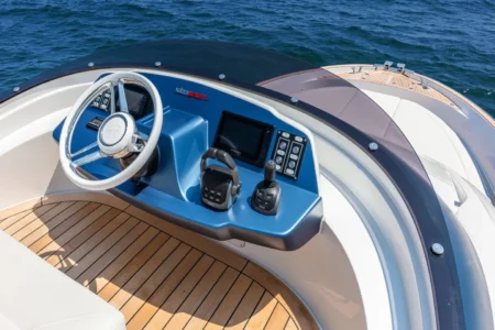 Solaris Power Archives FLYBRIDGE 48 - Navis Marine