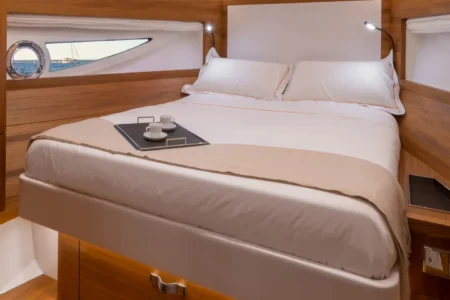 Solaris Power Archives FLYBRIDGE 48 - Navis Marine