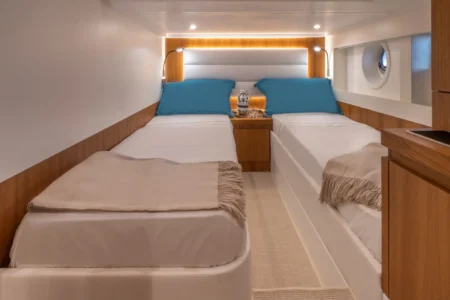 Solaris Power Archives FLYBRIDGE 48 - Navis Marine