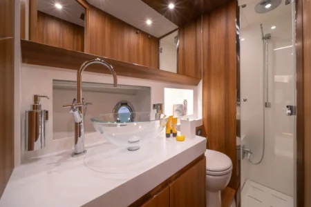 Solaris Power Archives FLYBRIDGE 48 - Navis Marine