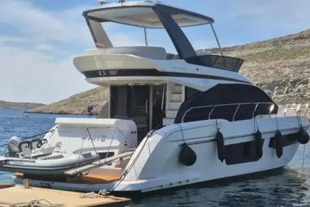 Azimut-Fly-53 - Navis Marine