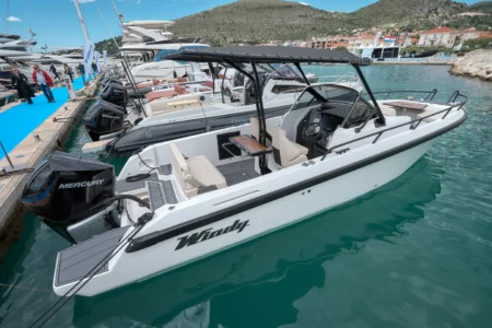 2025 Windy SR28 CC - Navis Marine