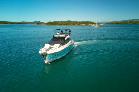 2014 BENETEAU Monte Carlo 5