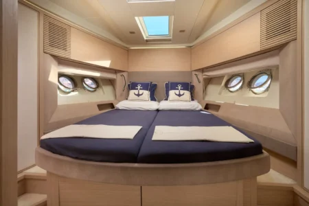 2014 BENETEAU Monte Carlo 5