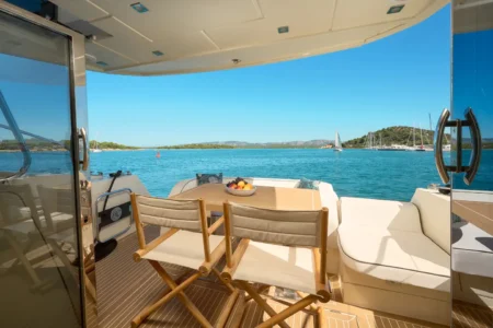 2014 BENETEAU Monte Carlo 5