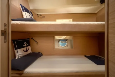 2014 BENETEAU Monte Carlo 5