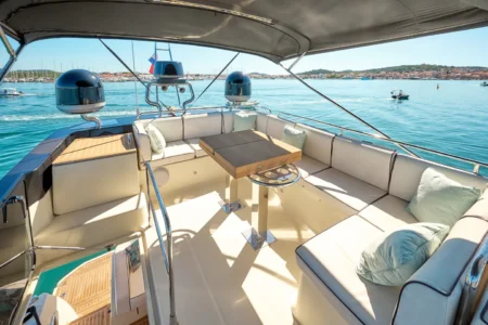 2014 BENETEAU Monte Carlo 5
