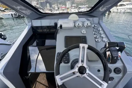 2017 Pirelli Pirelli Pzero 880 L Sport Custom Edition - Navis Marine