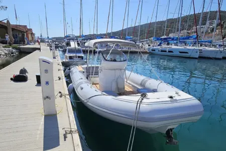 2010 PIRELLI 880 S - Navis Marine
